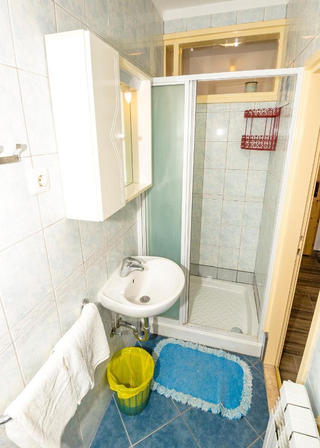 Guest House Ab Adria Home Ровінь Екстер'єр фото