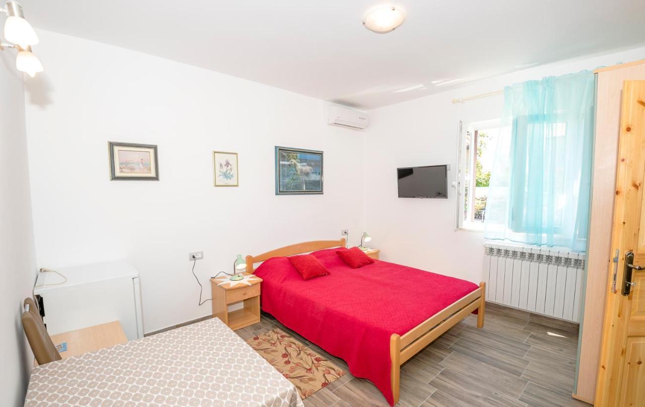 Guest House Ab Adria Home Ровінь Екстер'єр фото