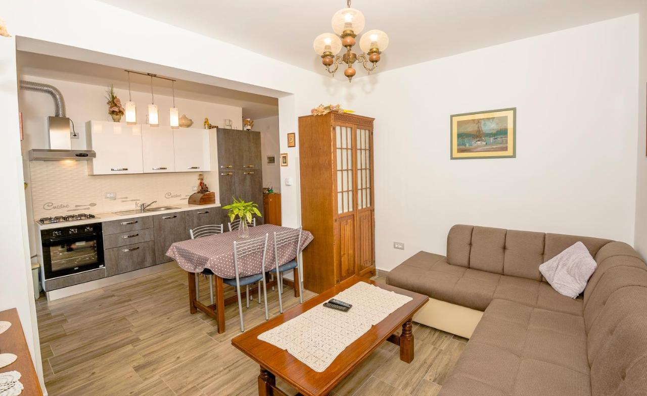Guest House Ab Adria Home Ровінь Екстер'єр фото