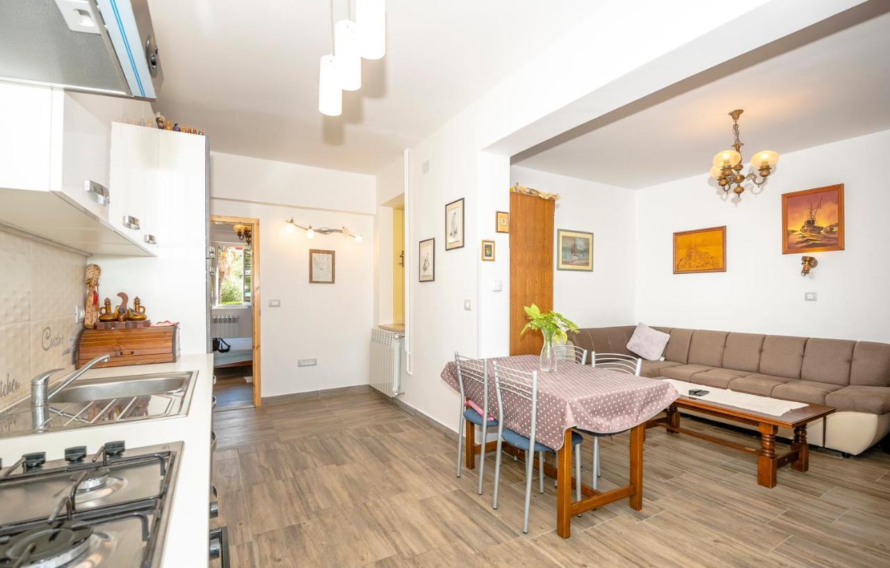 Guest House Ab Adria Home Ровінь Екстер'єр фото